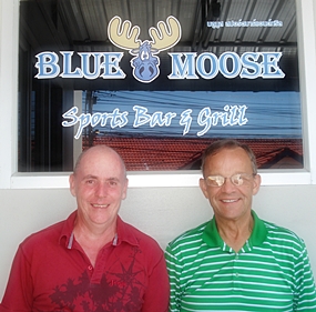 Winner Richard Hall, left, with runner-up Bruce Funk.